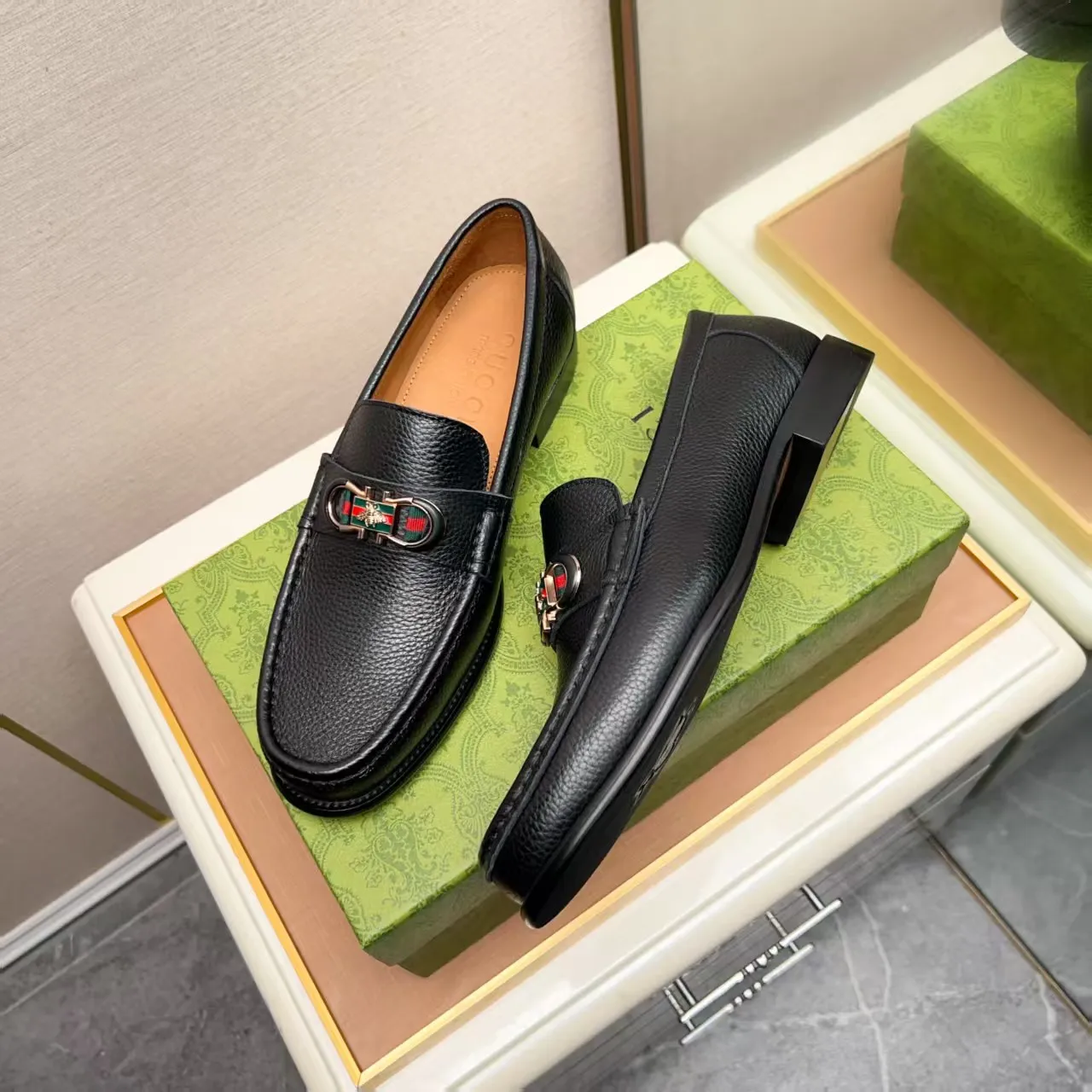 Men's men's shoes 💰460 🆘【GUCCI】Gucci ·🐂里· Hot-selling pea shoes top brand luxury, top quality, the latest fashion pea shoes.. The upper is made of original first-layer cowhide. (Full first-layer water-dyed 🐂 leather·inner). The original stylish and stylish soft rubber wear-resistant and non-slip outsole is light and comfortable on the foot, available in 3 colors! Matching code: 38-44 (customized at 45.46.47)